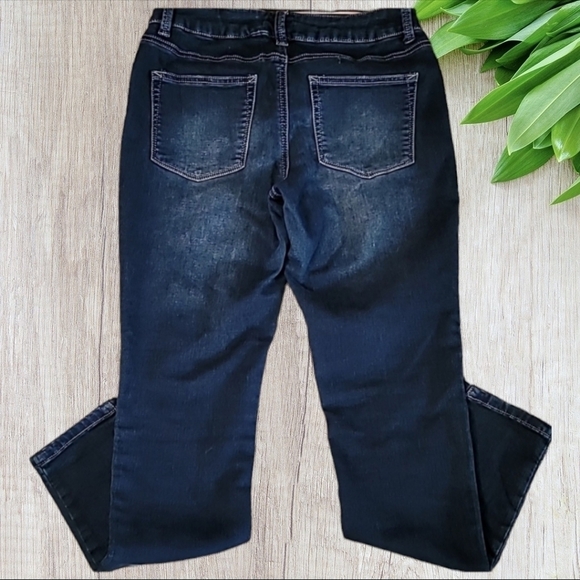 MAURICES Dark Wash Distressed Jeans size Medium Regular - Picture 7 of 9